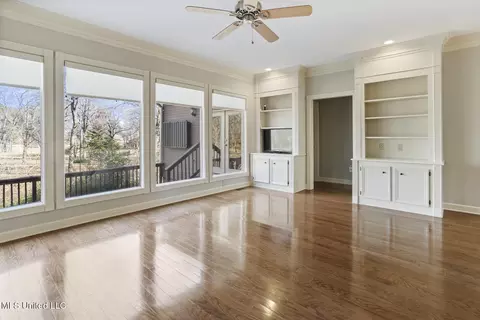 Living - 317 Kee Ct, Madison, MS 39110 photo 4 of 5