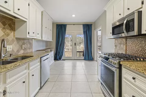 Kitchen - 317 Kee Ct, Madison, MS 39110 photo 1 of 3