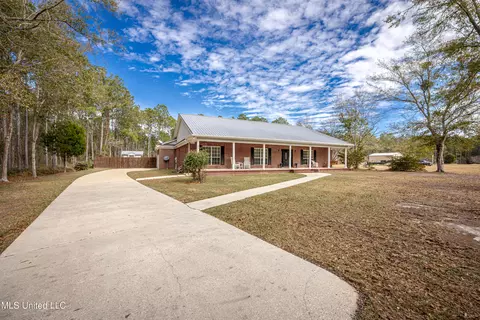 2400 Old Shell Landing Rd, Ocean Springs, MS 39564