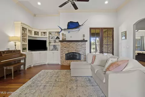 Living - 202 Amethyst Dr, Brandon, MS 39047 photo 1 of 1