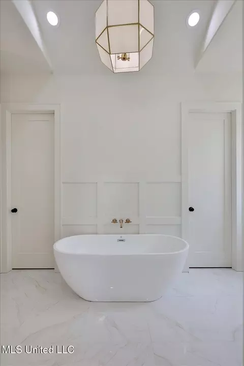 Bath - 457 Whittington Cir, Madison, MS 39110 photo 2 of 10