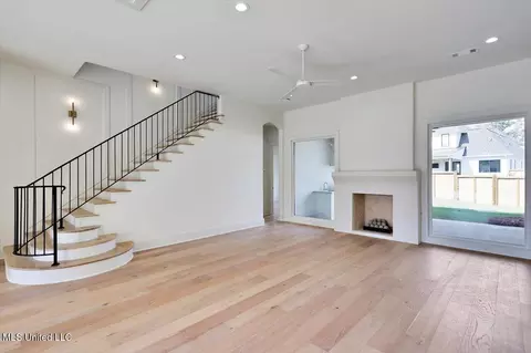 Living - 457 Whittington Cir, Madison, MS 39110 photo 2 of 6