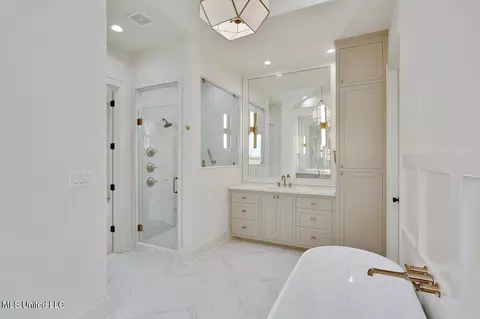 Bath - 457 Whittington Cir, Madison, MS 39110 photo 3 of 10