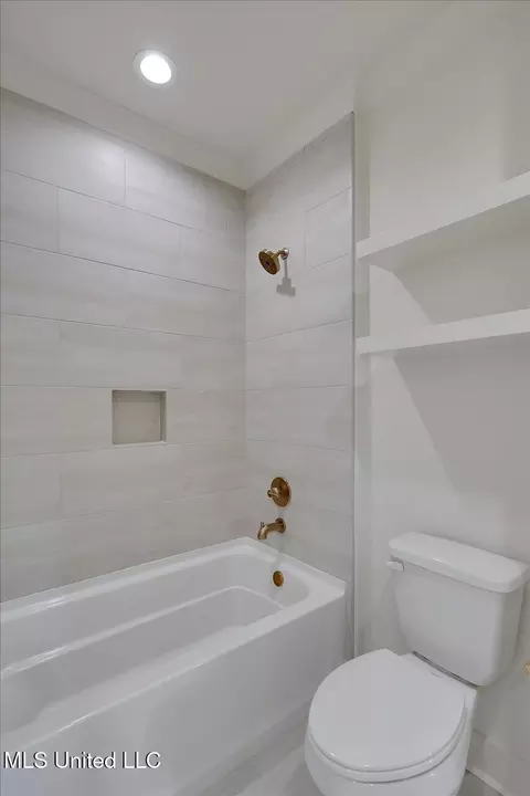 Bath - 457 Whittington Cir, Madison, MS 39110 photo 9 of 10