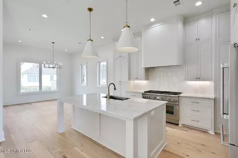 Kitchen - 457 Whittington Cir, Madison, MS 39110 photo 2 of 5