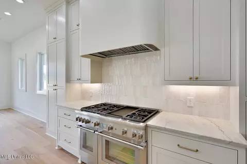 Kitchen - 457 Whittington Cir, Madison, MS 39110 photo 4 of 5