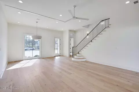 Living - 457 Whittington Cir, Madison, MS 39110 photo 5 of 6