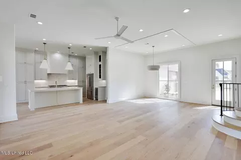 Living - 457 Whittington Cir, Madison, MS 39110 photo 6 of 6