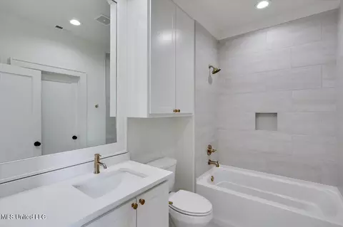 Bath - 457 Whittington Cir, Madison, MS 39110 photo 7 of 10