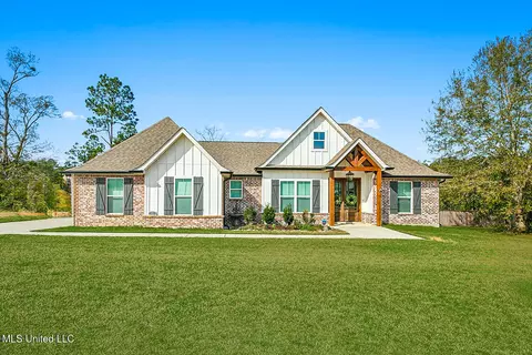 51 Knoll Creek Dr, Carriere, MS 39426