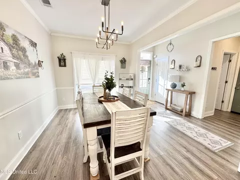 Dining - 2640 Hickory Hill Dr, Nesbit, MS 38651 photo 2 of 3
