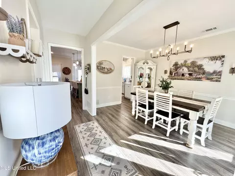 Dining - 2640 Hickory Hill Dr, Nesbit, MS 38651 photo 1 of 3