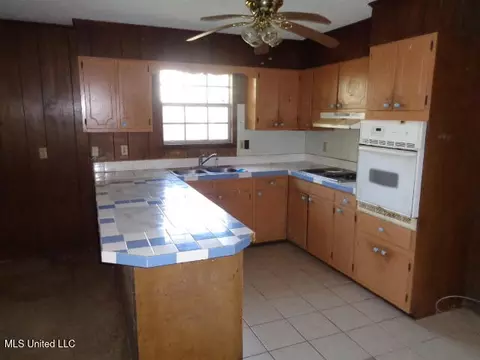 Kitchen - 3819 Howell St, Moss Point, MS 39563 photo 1 of 3