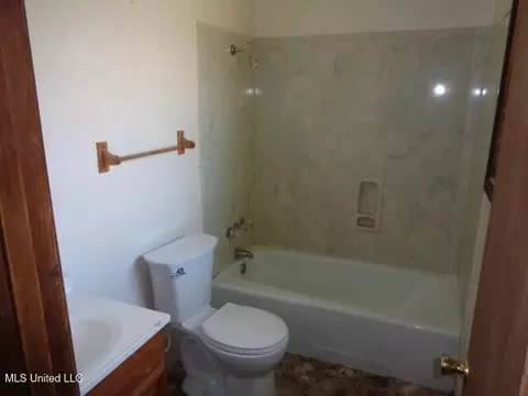 Bath - 3819 Howell St, Moss Point, MS 39563 photo 2 of 2