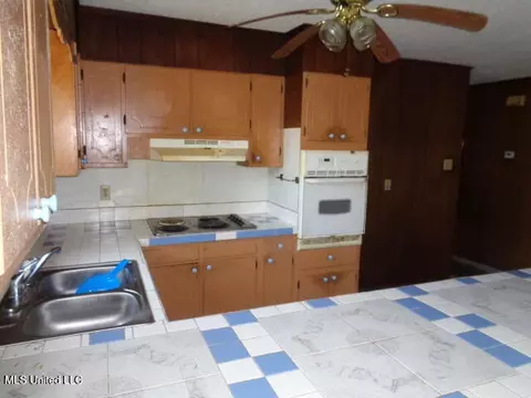 Kitchen - 3819 Howell St, Moss Point, MS 39563 photo 2 of 3