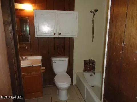 Bath - 3819 Howell St, Moss Point, MS 39563 photo 1 of 2