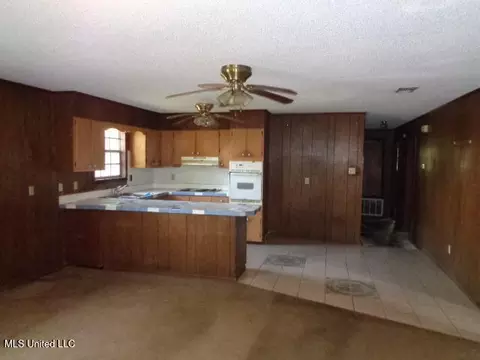 Living - 3819 Howell St, Moss Point, MS 39563 photo 2 of 2