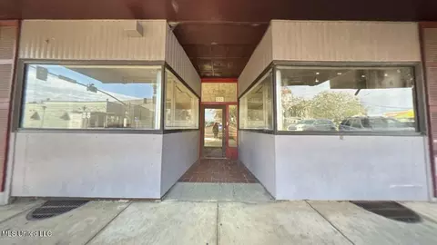 101 N Union St, Canton, MS 39046 photo 1