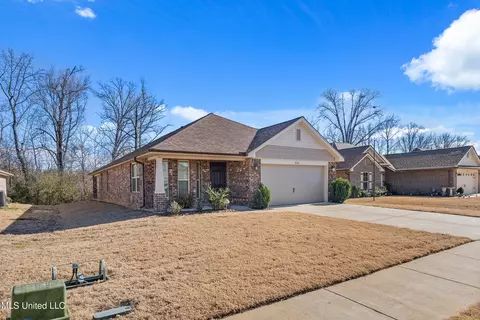 8356 Park Pike Dr, Southaven, MS 38671