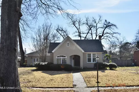 208 E Adams Ave, Greenwood, MS 38930