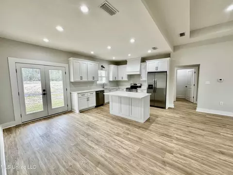 Kitchen - 26600 Billy Hinton Rd, Lucedale, MS 39452 photo 5 of 5