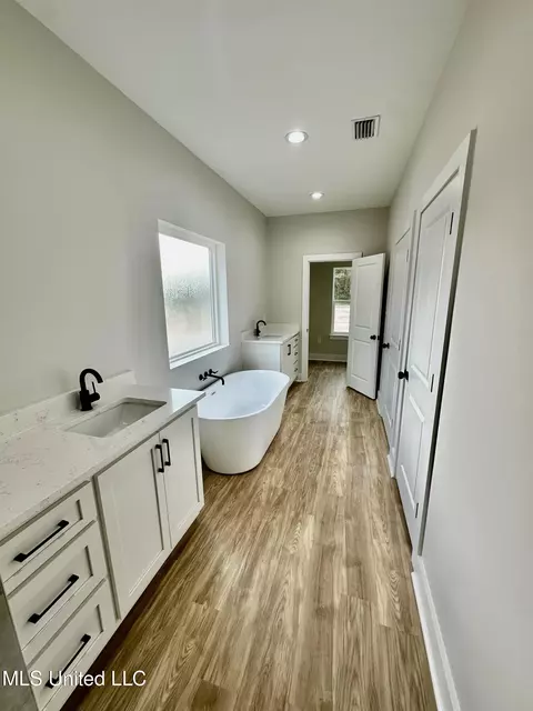 Bath - 26600 Billy Hinton Rd, Lucedale, MS 39452 photo 5 of 6