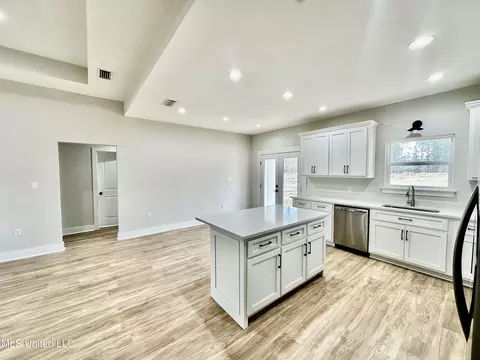 Kitchen - 26600 Billy Hinton Rd, Lucedale, MS 39452 photo 4 of 5
