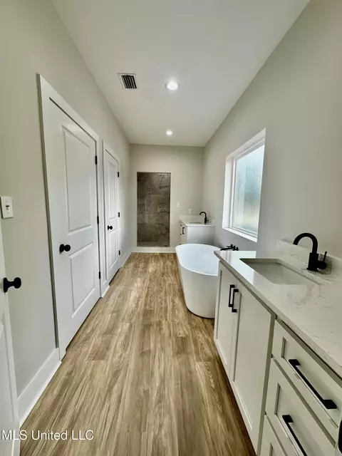 Bath - 26600 Billy Hinton Rd, Lucedale, MS 39452 photo 3 of 6