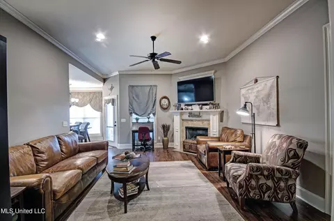 Living - 508 Lorraine Ct, Brandon, MS 39042 photo 1 of 3