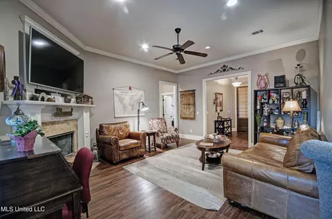 Living - 508 Lorraine Ct, Brandon, MS 39042 photo 3 of 3
