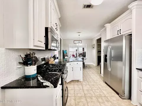 Kitchen - 207 Copper Ridge Way, Florence, MS 39073 photo 2 of 7
