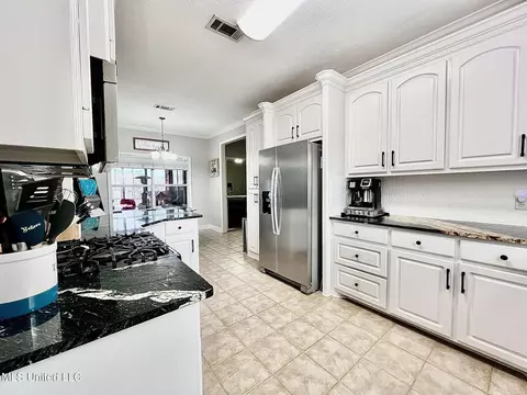 Kitchen - 207 Copper Ridge Way, Florence, MS 39073 photo 3 of 7