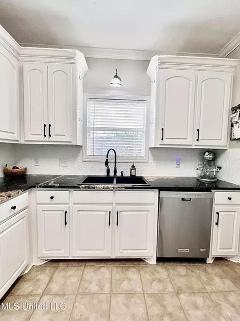 Kitchen - 207 Copper Ridge Way, Florence, MS 39073 photo 4 of 7