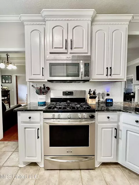 Kitchen - 207 Copper Ridge Way, Florence, MS 39073 photo 6 of 7