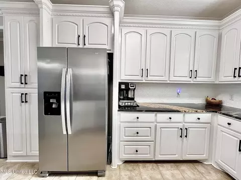 Kitchen - 207 Copper Ridge Way, Florence, MS 39073 photo 5 of 7