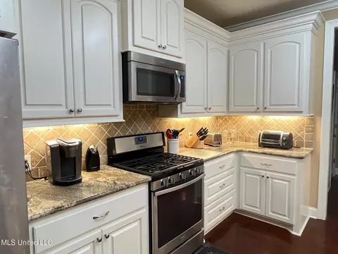 Kitchen - 304 Williams Rd, Florence, MS 39073 photo 5 of 7