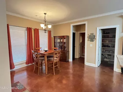 Dining - 304 Williams Rd, Florence, MS 39073 photo 2 of 3