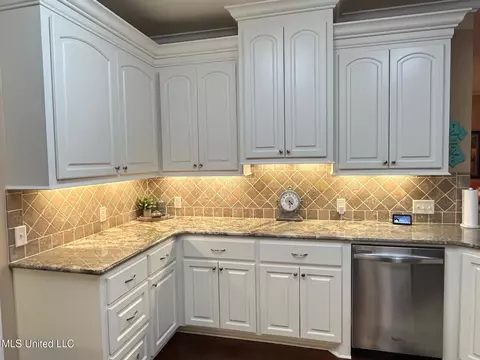 Kitchen - 304 Williams Rd, Florence, MS 39073 photo 7 of 7