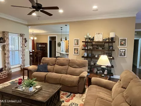 Living - 304 Williams Rd, Florence, MS 39073 photo 4 of 4