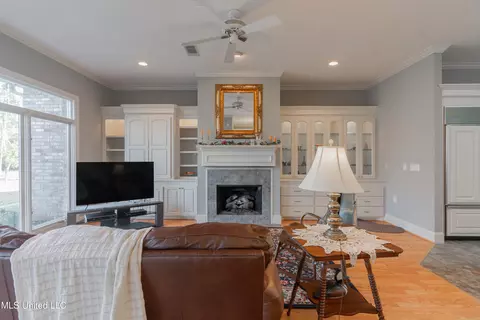 Living - 3 Atlanta Cv, Clinton, MS 39056 photo 2 of 4