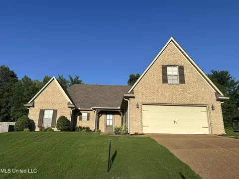 1478 E Lake Front Dr, Hernando, MS 38632