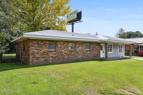 2490 Tandy Dr, Gulfport, MS 39503