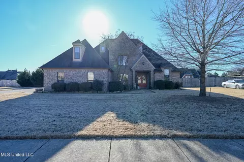 13239 W Three Hawks Dr, Olive Branch, MS 38654