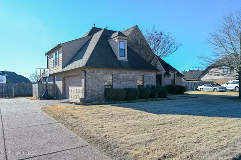 13239 W Three Hawks Dr, Olive Branch, MS 38654 photo 2