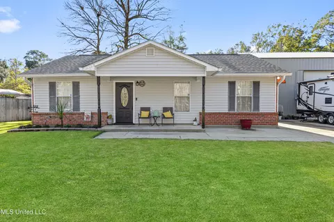 821 Peach Street St, Ocean Springs, MS 39564