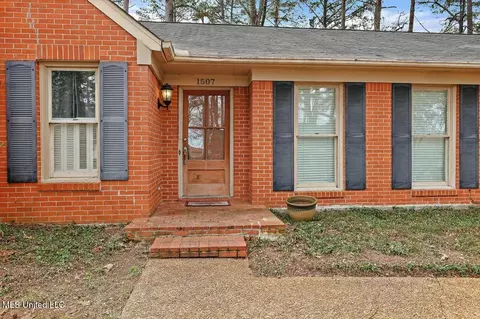 Exterior - 1507 Northlake Cir, Jackson, MS 39211 photo 3 of 10