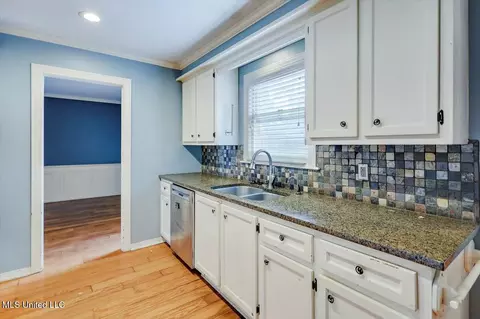 Kitchen - 1507 Northlake Cir, Jackson, MS 39211 photo 3 of 4