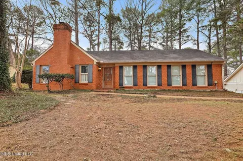 1507 Northlake Cir, Jackson, MS 39211