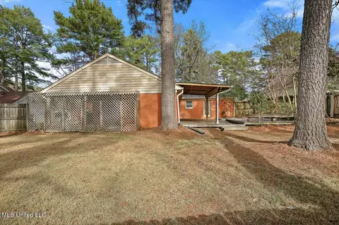 Exterior - 1507 Northlake Cir, Jackson, MS 39211 photo 8 of 10