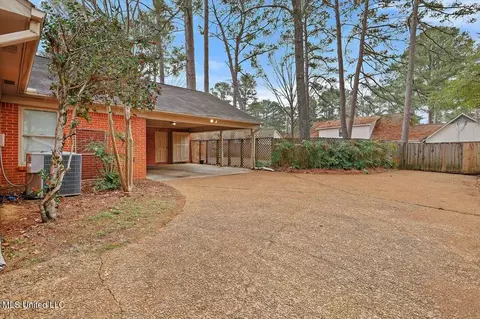 Exterior - 1507 Northlake Cir, Jackson, MS 39211 photo 10 of 10